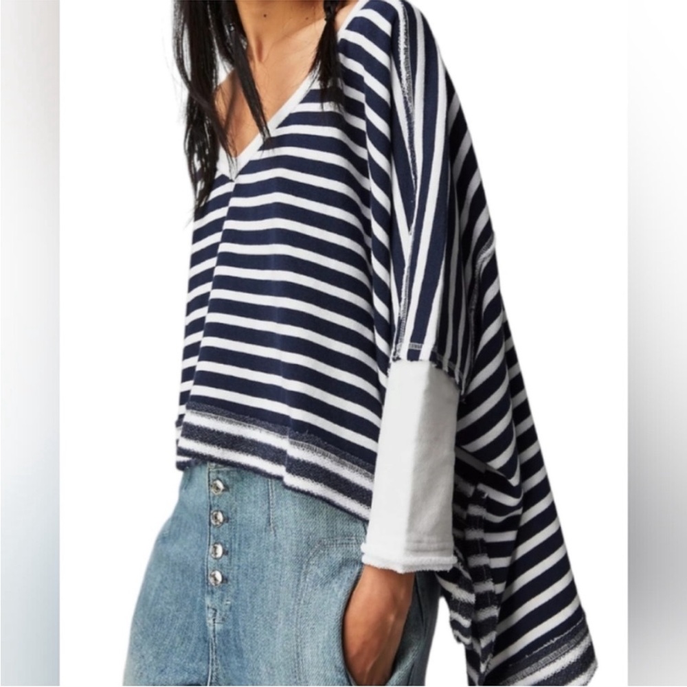 FREE PEOPLE | NWOT We The Free Main Squeeze V-Neck Sweatshirt in Navy/White xs